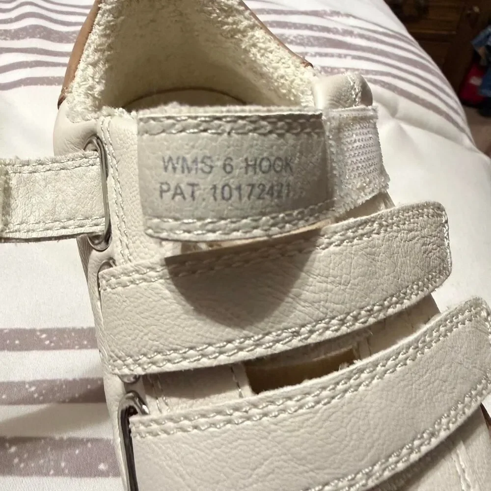 Source-unknown Women's Cream and Tan Trainers
